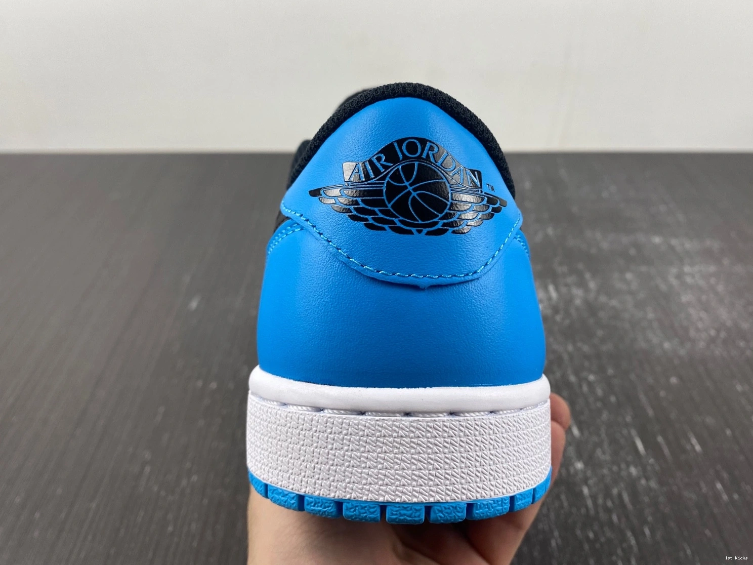 - UNC CZ0790-104 Low Retro 1 OG Jordan 0403